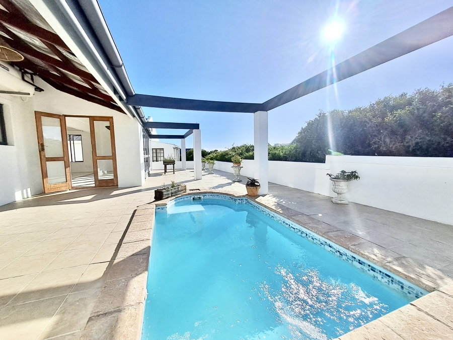 To Let 5 Bedroom Property for Rent in Grotto Bay Western Cape